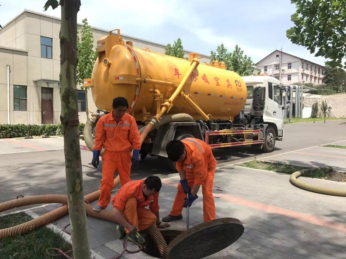 响水镇化粪池清理与5-8吨吸粪车施工效率分析